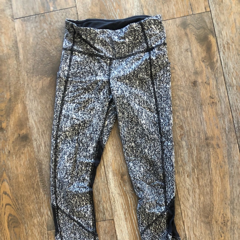 Lululemon crops with side pockets
